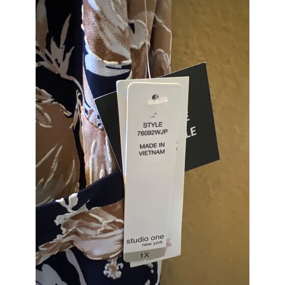 Studio One New York Navy Blue Floral Maxi Dress Sleeveless Keyhole Accent - Picture 6 of 10